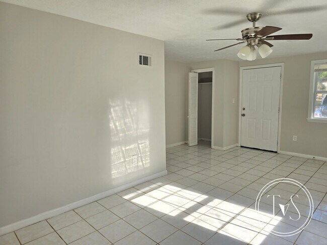 Photo - WINTER MOVE-IN SPECIAL: 50% OFF 1st FULL MONTH OF RENT** (**see description for details)