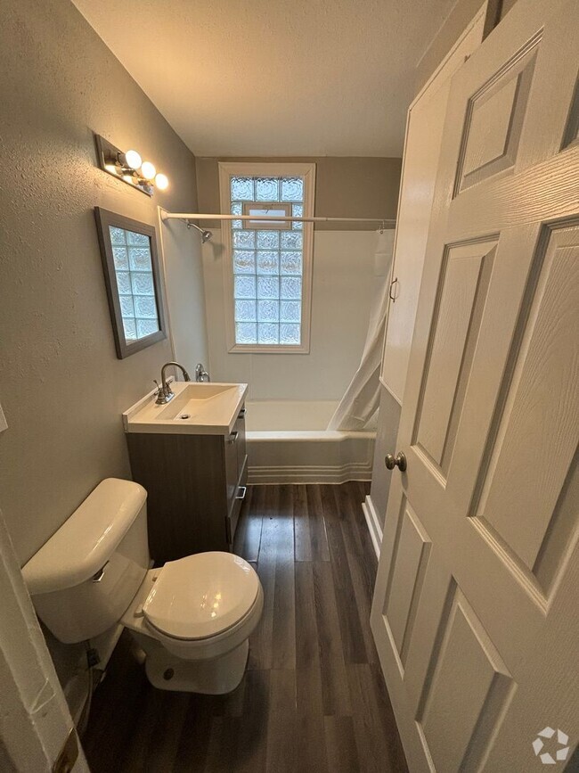 Building Photo - 2146 N 35th St Unit 2148A N 35th St Rental