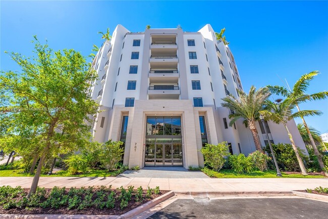 Building Photo - 701 Valencia Ave Unit 405 Rental