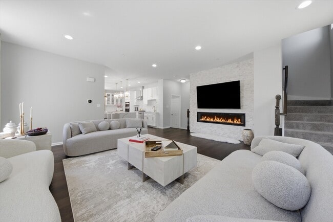 Photo - 130 Waterbury Cir
