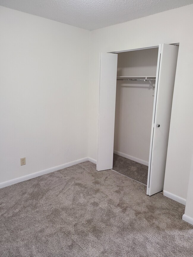 Photo - 1627 W Maple St Unit J