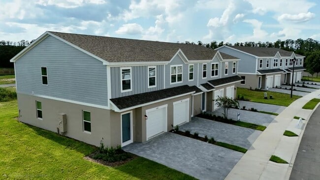 Building Photo - 1602 Fan Palm Dr