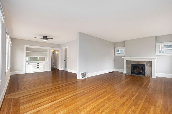 Photo - 3901 Everett Ave