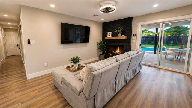 Photo - 2400 Bowling Green St