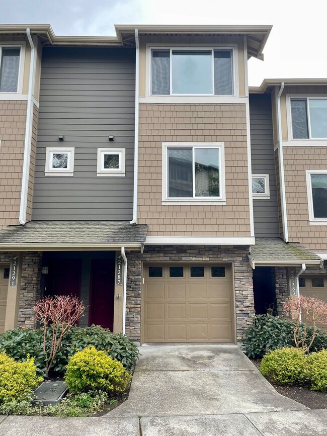 Issaquah Townhouse at Peregrine Point... - Issaquah Townhouse at Peregrine Point...