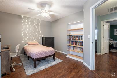 Building Photo - Available July 1st Rental