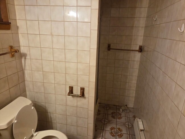 Building Photo - 920 Hawley Ave Unit Basement