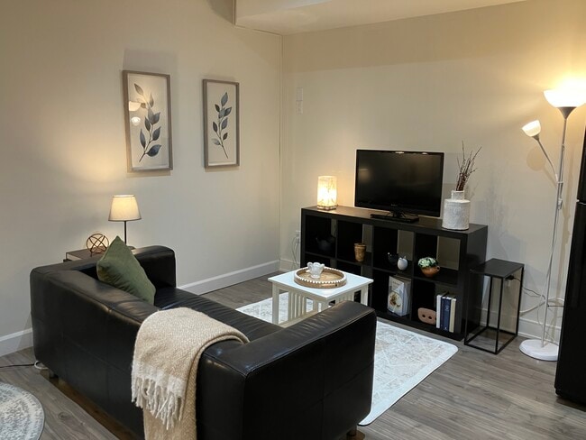 Photo - 271 Glebemount Av