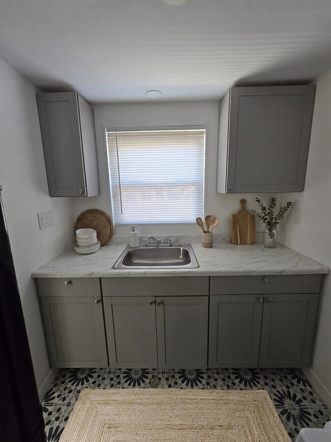 Photo - 773 Linden Av