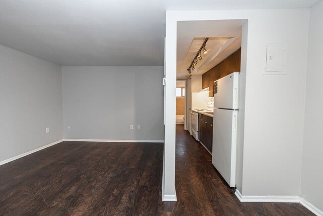 Photo - 809 N Dexter St Unit 210