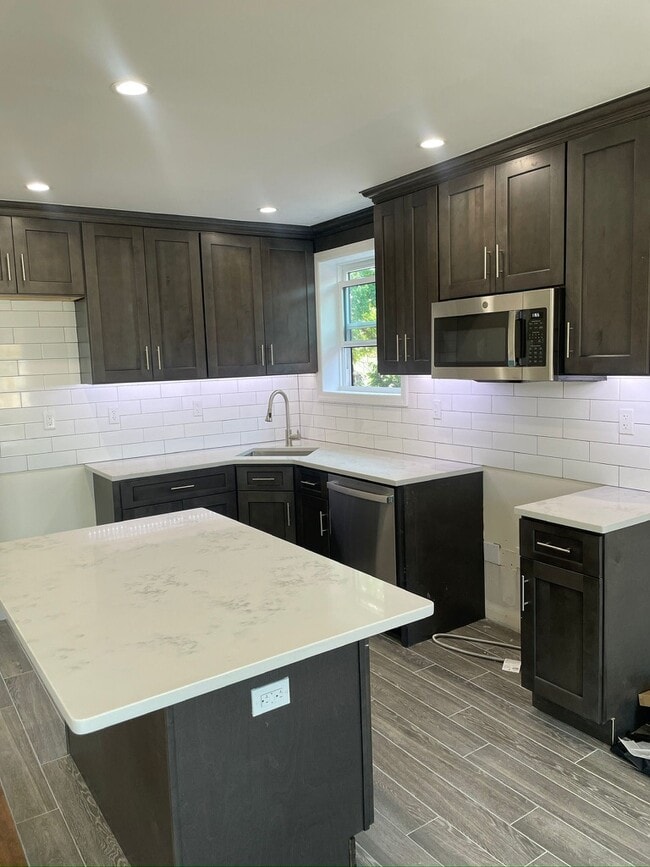 Building Photo - 2337 38th St Unit 2