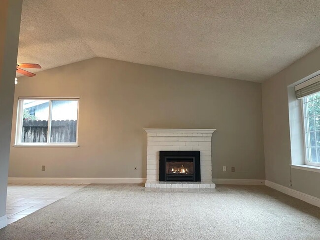 Photo - 779 Oakmeade Dr