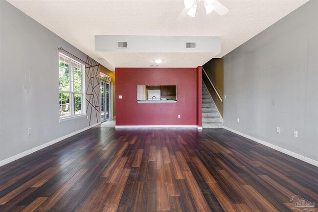 Photo - 13 Chatelaine Cir SE