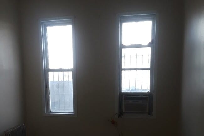 Front room (street facing) - 702 Evergreen Ave Unit 1R