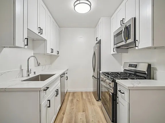 Photo - 2774 Myra St