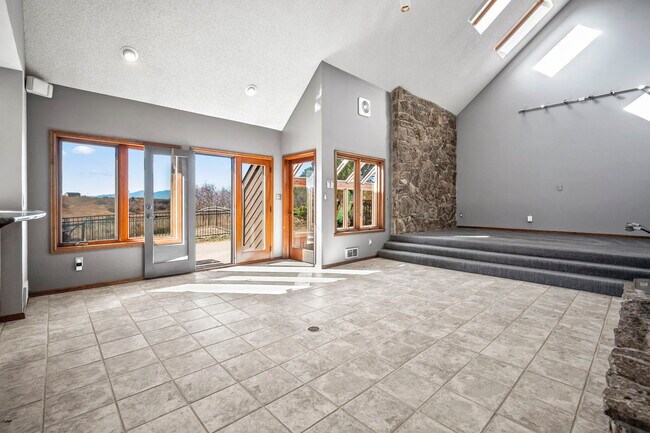 Photo - 1020 Walsen Rd