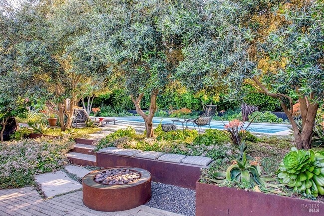 Photo - 162 Throckmorton Ave