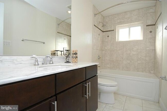 Photo - 1901 Lincoln Rd NE