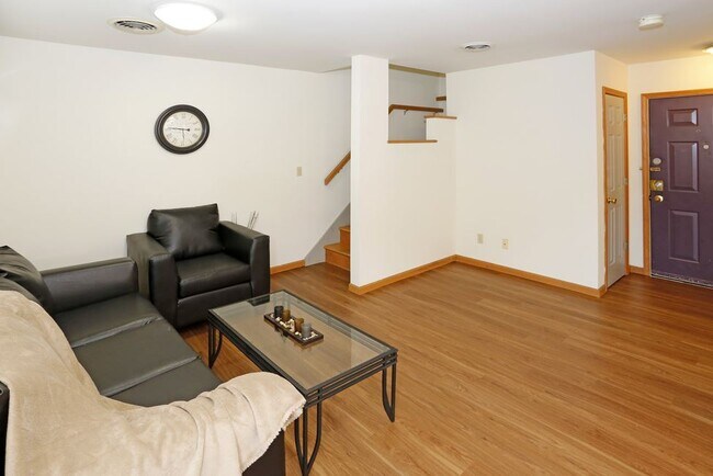 208 N Harvey