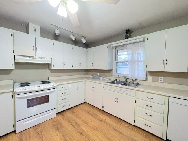 Photo - 2 bed brick home outside town