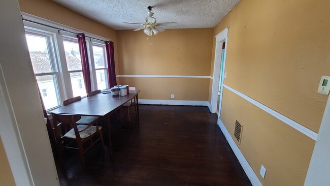 Sala de Religión - 439 Goethe St Unidad Upper