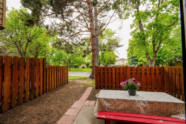 Photo - 1612 W Olive St Unit 6