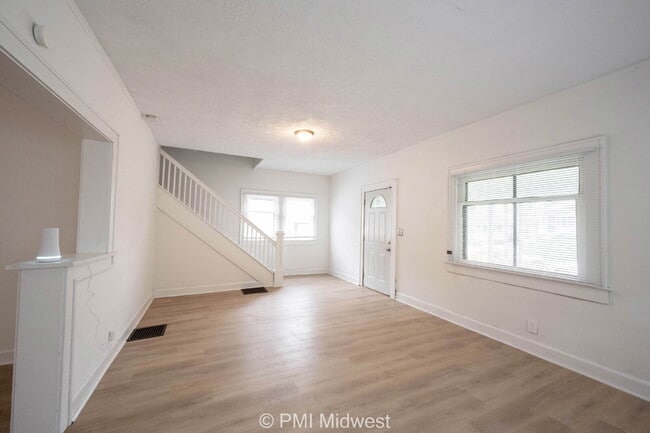 Photo - 1331 W 34th St