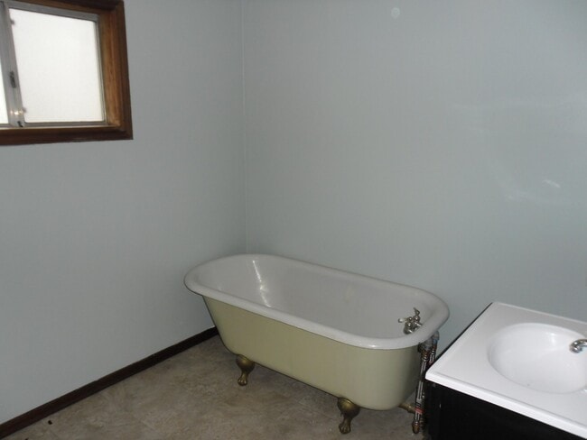 Photo - 2 Bedroom 1 Bath Rancher Close to Deer Park
