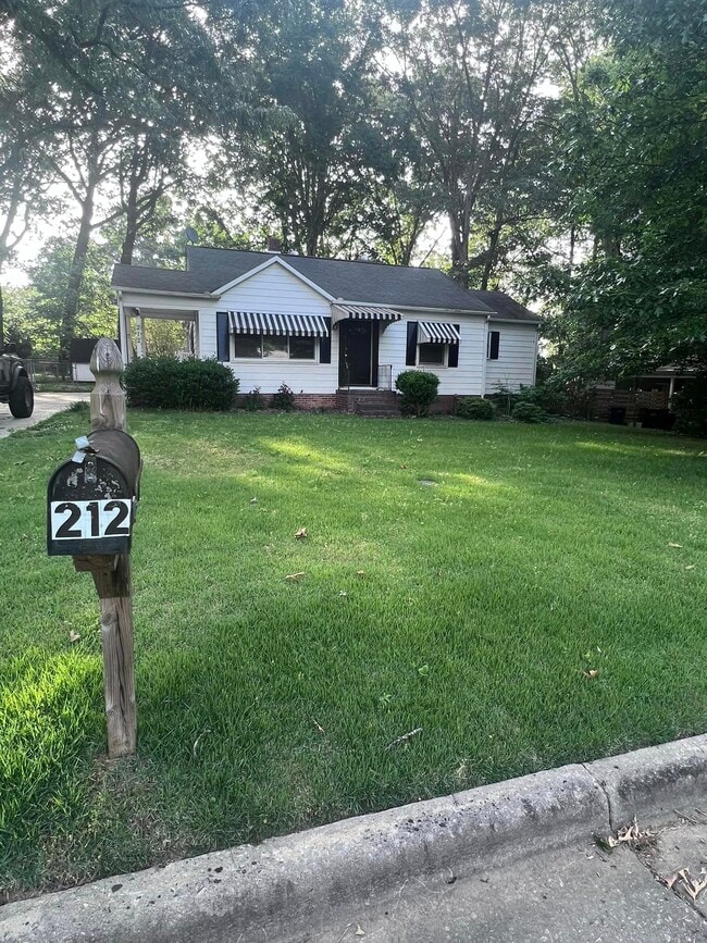 Building Photo - 212 Forestdale Dr Rental