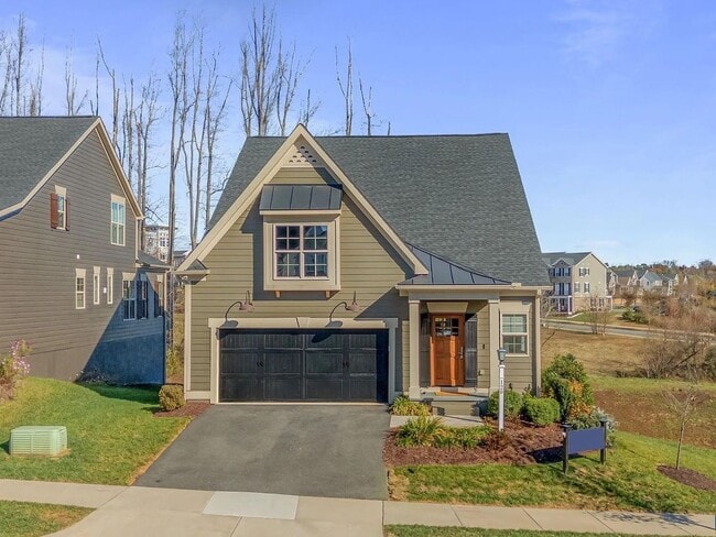 Building Photo - Upscale living in this beautiful model home in Old Trail - 4BR, 3.5 Ba