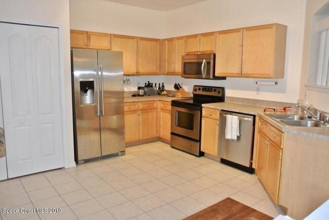 Photo - 324 Intrepid Way