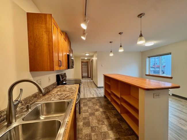 911 3rd St Unit 4