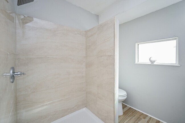 Photo - 1507 Laird St