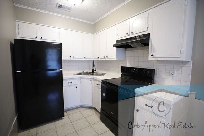 Photo - Recently renovated 1 bed, 1 bath apt - washer, dryer and utilities included!! HUD accepted!