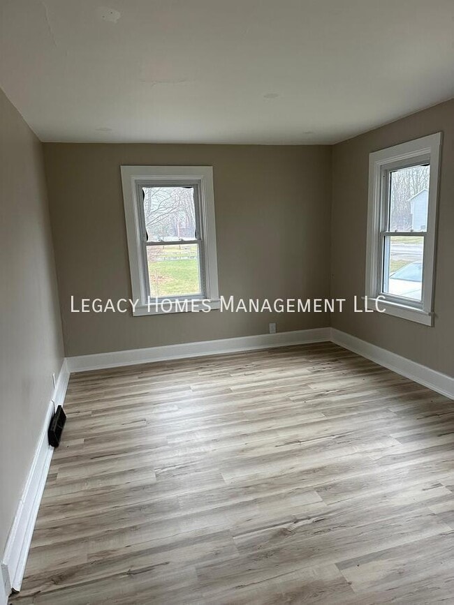 Photo - 962 Lakeview Dr