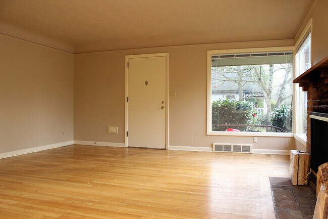 Photo - 5112/5116 NE 32nd Ave. Unidad 5112