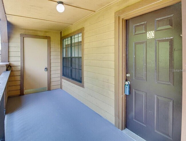 Photo - 415 Lakepointe Dr Unit 202