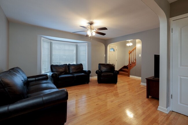Photo - Charming 2 bdr, 2 bthr single family home in Belmont Cragin.