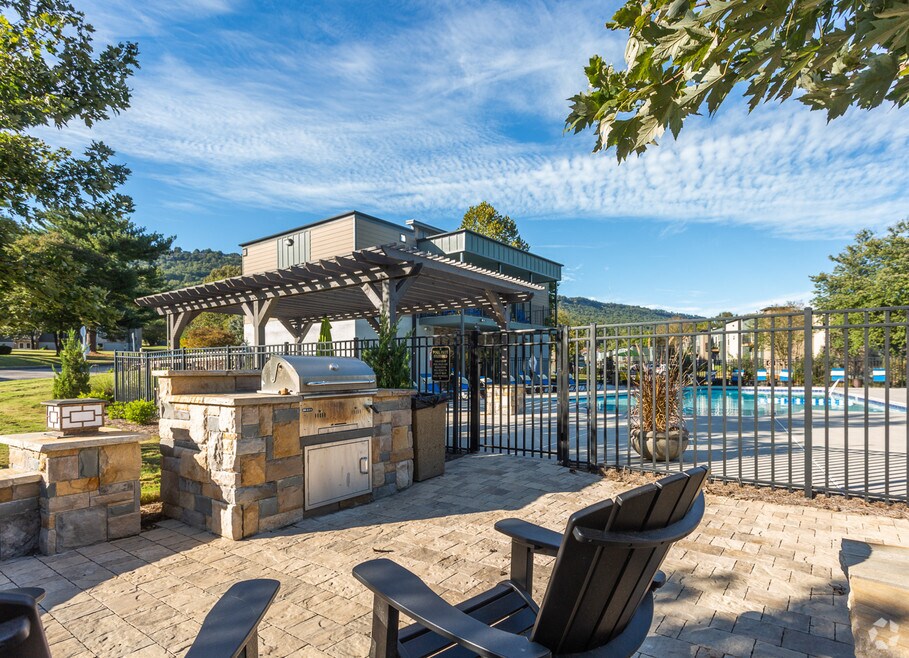 Grill & Pool