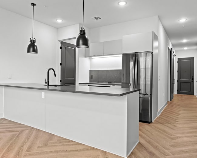 Building Photo - 239 W 9th St Unit 711.44