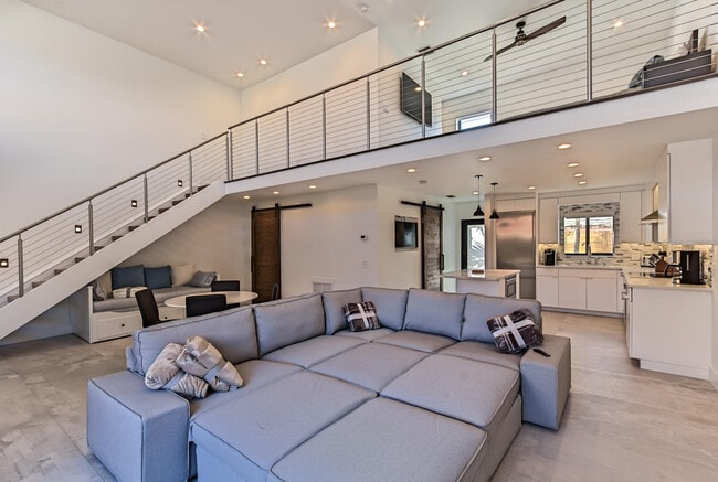 Photo - 1955 NE 4th St