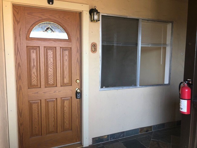 Photo - 256 Watson St