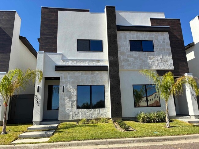 Building Photo - 8218 Casa Verde Rd Unit 3017