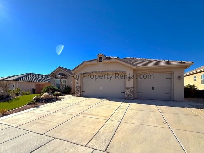 Photo - Gorgeous 3 bed, 3.5 bath 3 car garage home with views