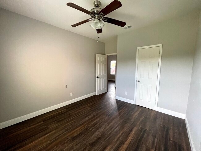 Guest bedroom - 12166 Metric Blvd Unit 281