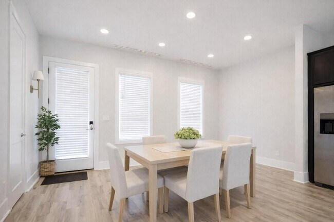 Photo - 2475 Sycamore Rd NW