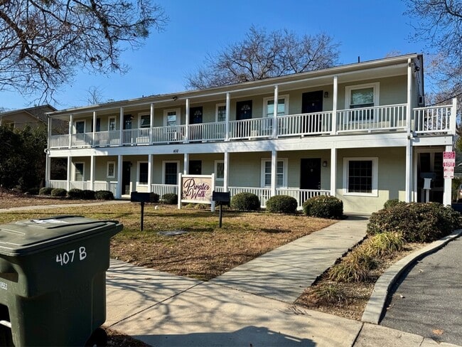 Building Photo - 402 S Holly St Unit J