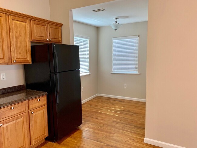Photo - 2328-30 Gravier Unit 2330
