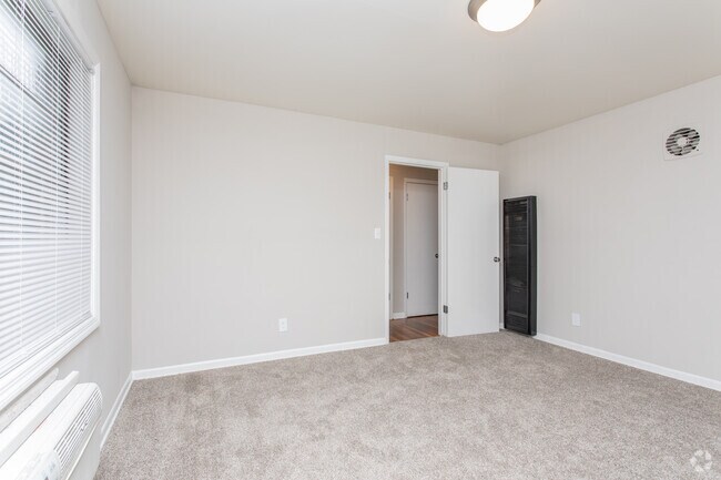 1BR, 1BA - 740SF