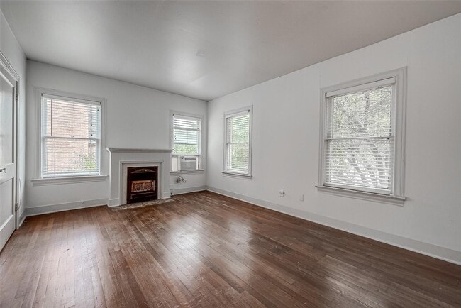 Photo - 1111 Banks St Unit 3